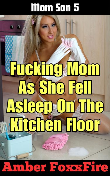 Book Cover: Mom Son 5: Fucking Mom As She Fell Asleep On The Kitchen Floor